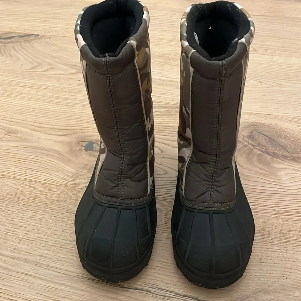Sorel Kids Size 2 Camo Waterproof Insulated Winter Snow Boots